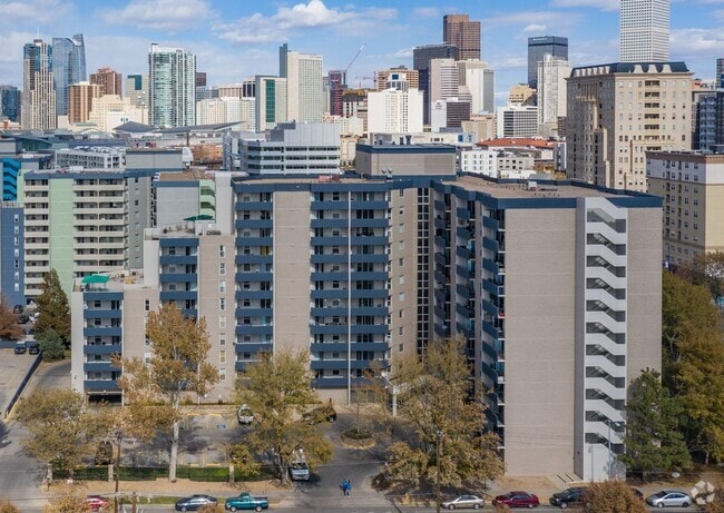 Building Photo - 601 W 11th Ave