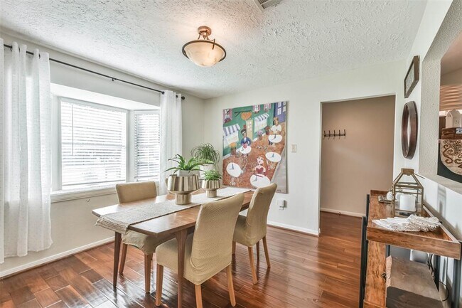 Foto del edificio - 6318 Leaf Arbor Dr