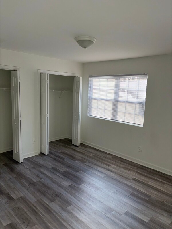 Foto del edificio - 4900 Central Dr