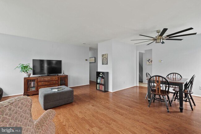 Foto del edificio - 10100 Little Pond Pl