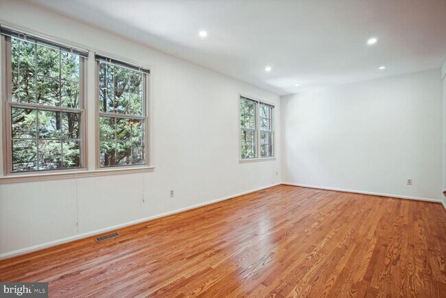 Building Photo - 3162 Borge St