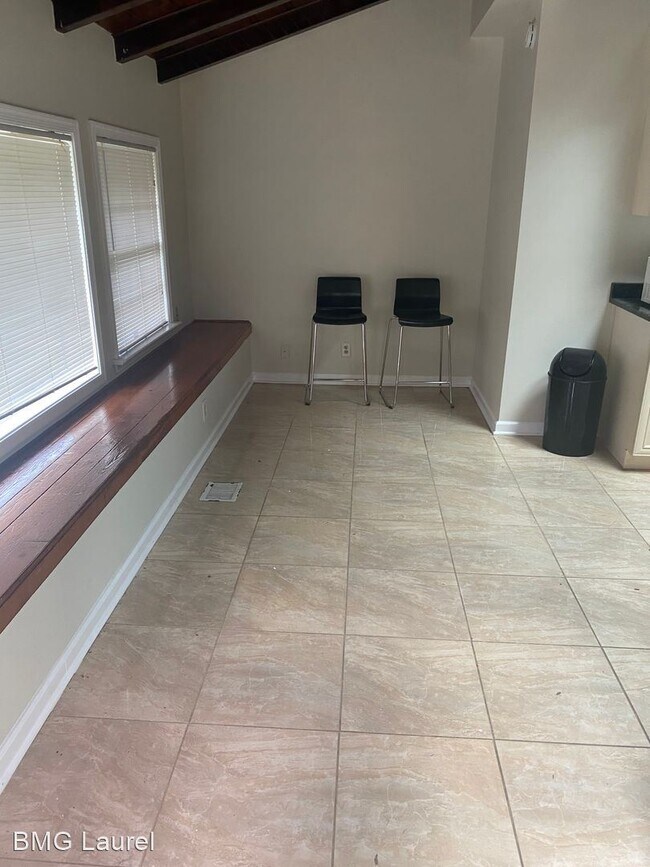 Foto del edificio - 3 br, 2 bath House - 4805 Laguna Rd