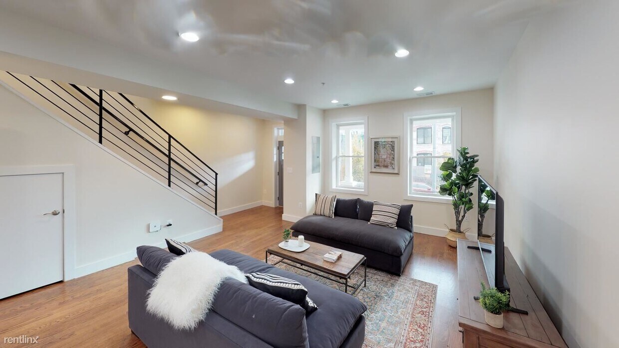 Foto principal - 1022 4th St NE