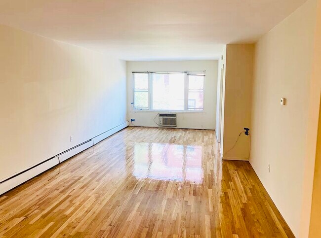 Building Photo - 2526 35th St
