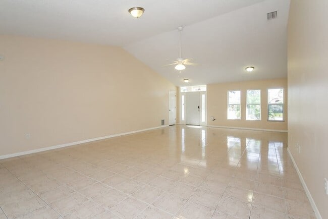 Building Photo - 4307 Fairfax Dr E