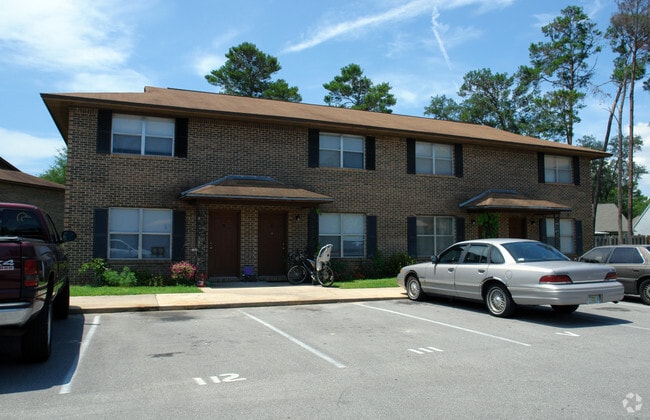 Building Photo - Nicewood Garden Apartments