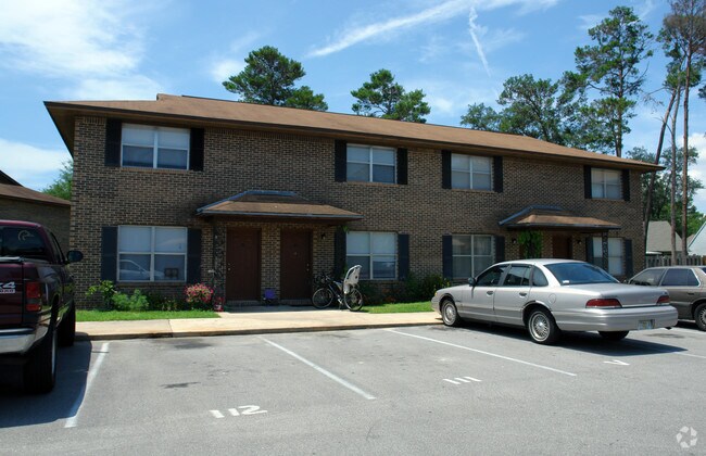 Foto del edificio - Nicewood Garden Apartments
