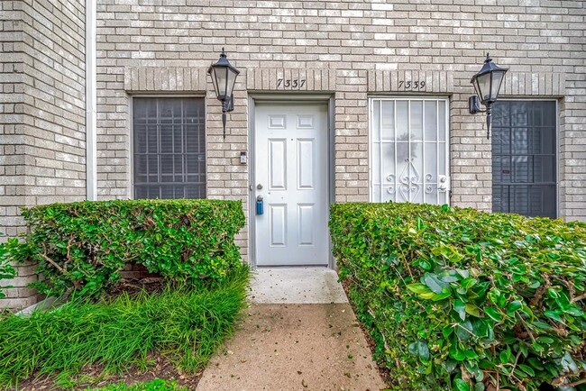 Foto del edificio - 7337 Regency Square Ct