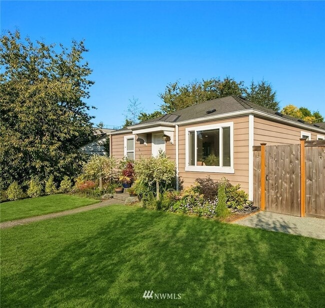 Building Photo - Charming 2 Bedroom Home in Magnolia