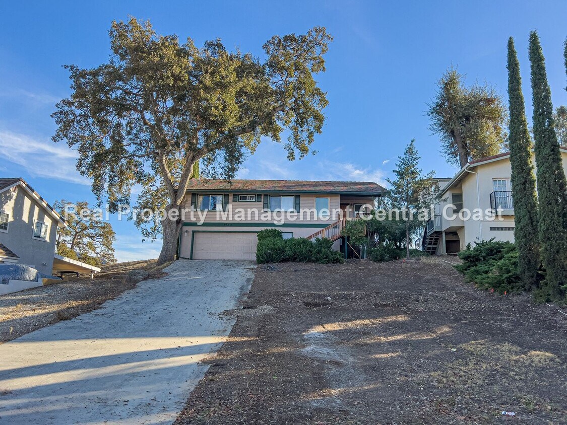 Primary Photo - AVAILABLE DECEMBER - Recently Updated Home...
