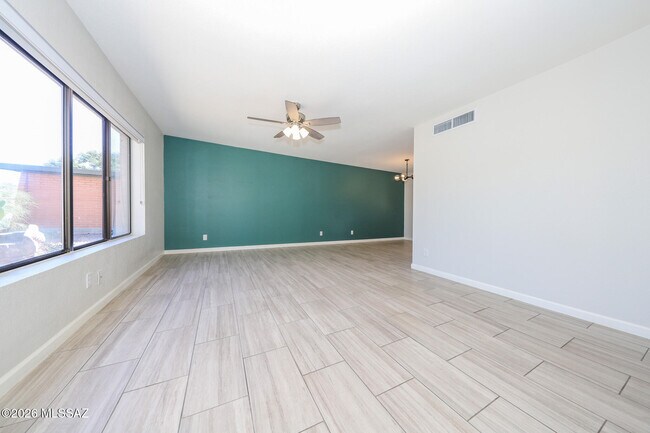 Foto del edificio - 7620 E Linden St