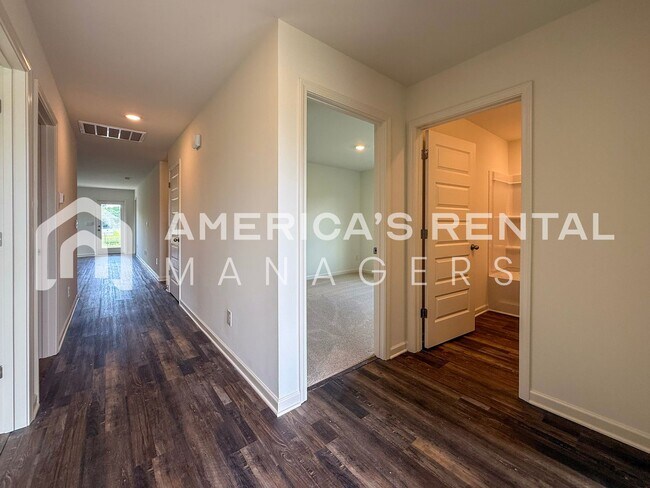 Building Photo - Available for Move-In Soon! Available to V...