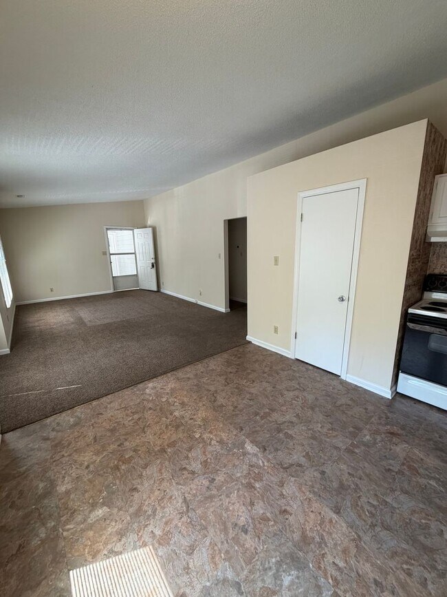 Foto del edificio - Carrboro / Brighton Sq. Apt. AVAILABLE