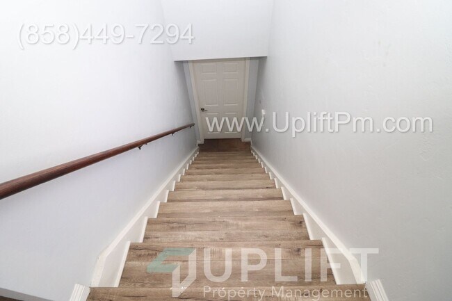 Building Photo - Casita Way (4025)