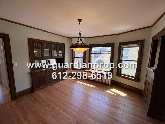 Building Photo - Fully Updated Upper Duplex for September 1, New Kitchen & Bath, Sunroom + Office Area, Private Ba...