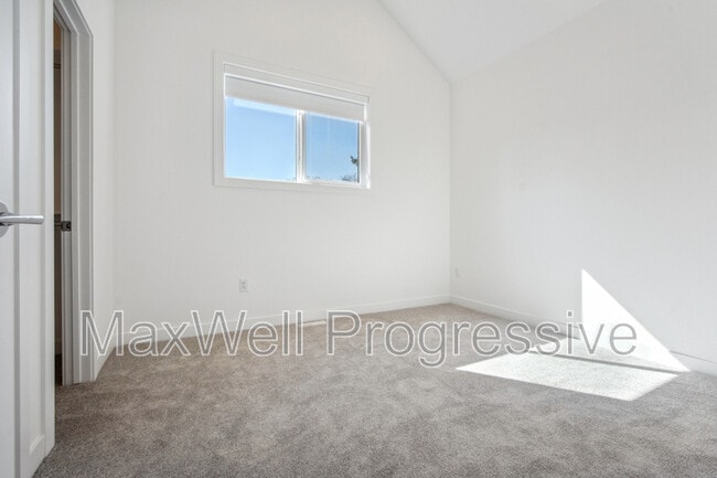 Building Photo - 7803-7877 77 St NW