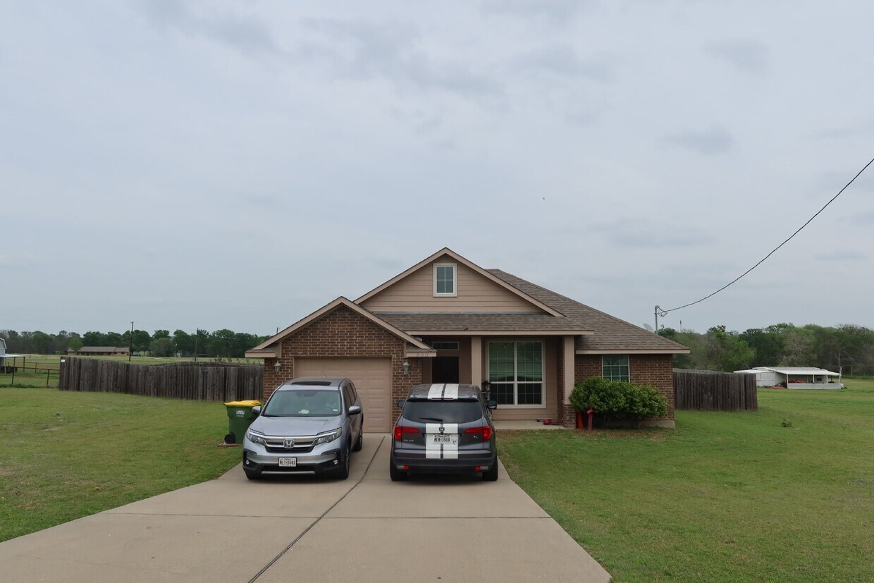 Primary Photo - Cute 3 bed 2 bath home in Riesel, Texas!