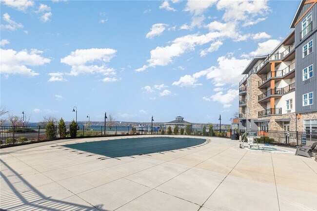 Foto del edificio - 205 Lakeshore Dr