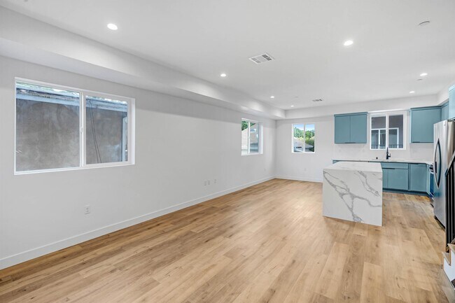 Building Photo - 4440 Turquoise St