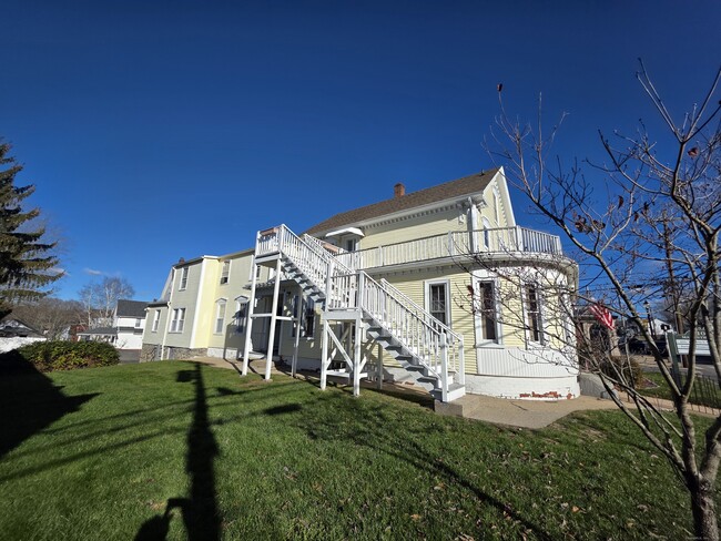 Building Photo - 110 Main St