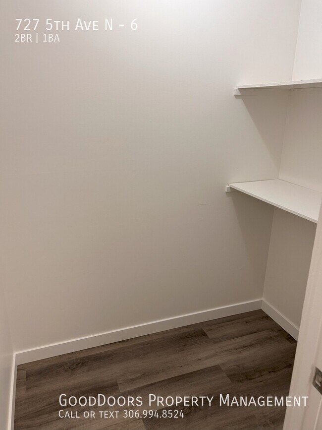 Photo du bâtiment - 727 5th Ave N