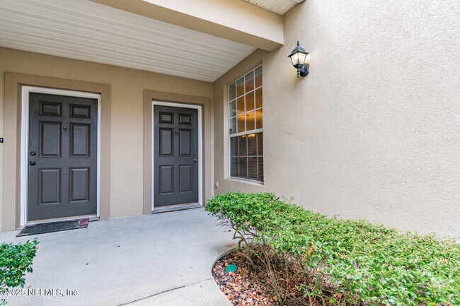 Building Photo - 9744 Summer Grove Way W
