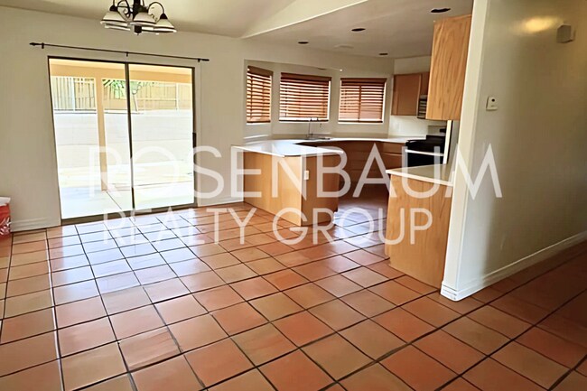 Building Photo - Beautiful 4-bedrooms, 2-baths home in Pres...
