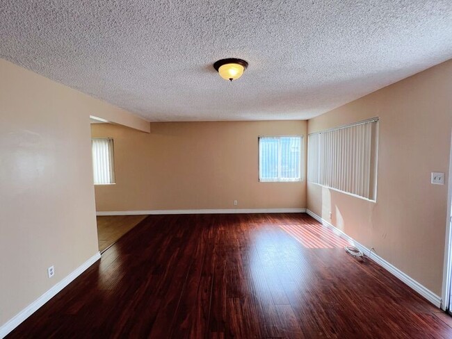 Building Photo - 4747-4747 W 160th St