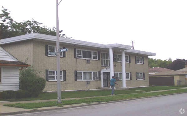 731 Bellwood Ave Bellwood Il 60104 Apartments Bellwood Il Apartments Com