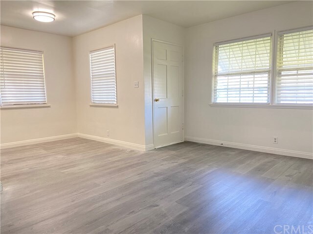 Foto del edificio - 1237-1233 3 Ranch Rd