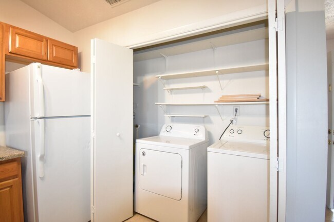 Foto del edificio - 2 bedroom 2 bathroom Condo-Stewarts Creek