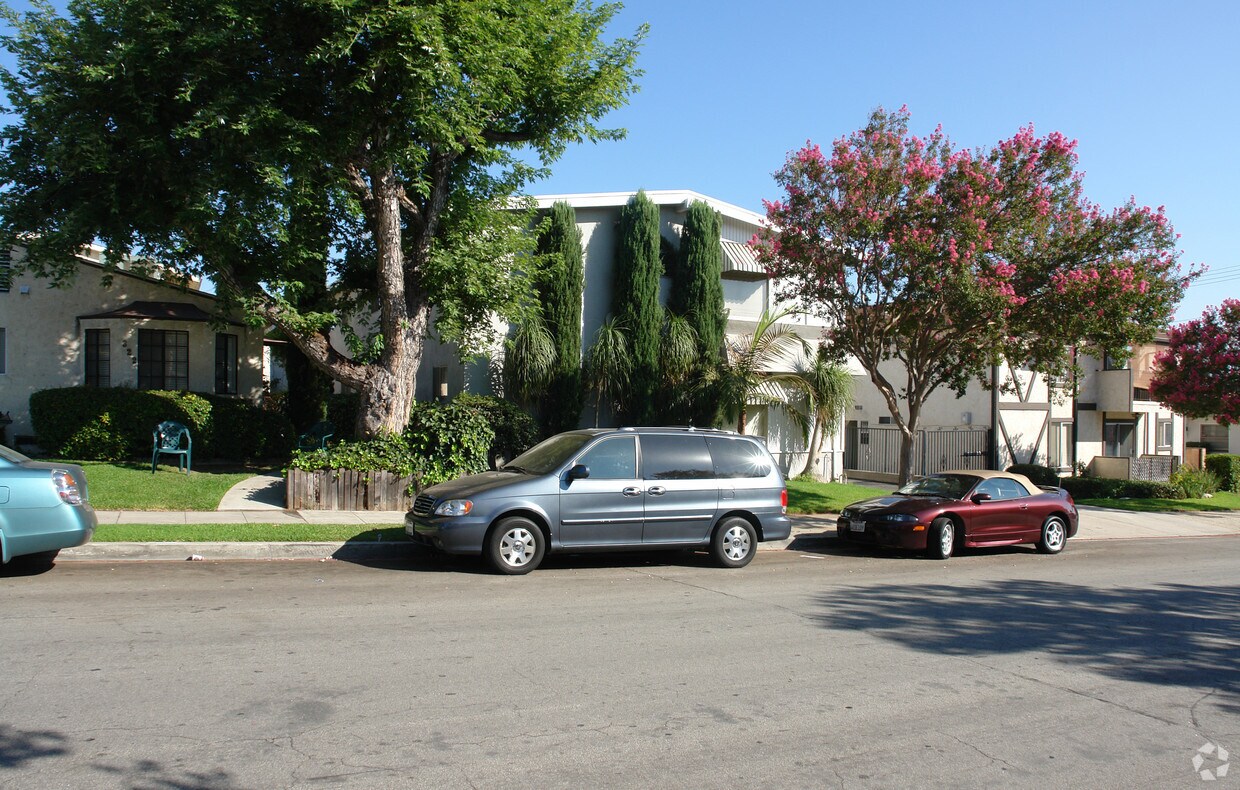Foto del edificio - 320 Cornell Dr