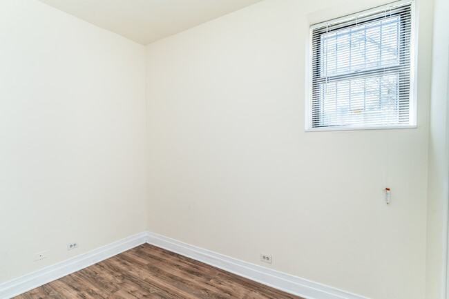 Building Photo - 1117 S Racine Ave