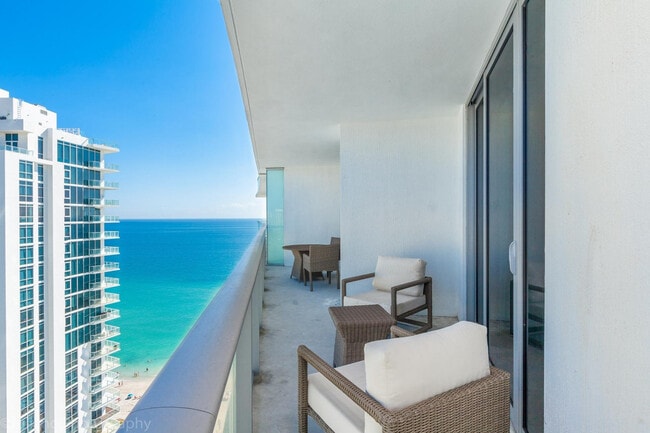 Building Photo - 4011 S Ocean Dr