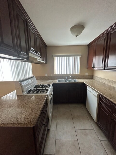 Foto del edificio - 3937 W 178th St
