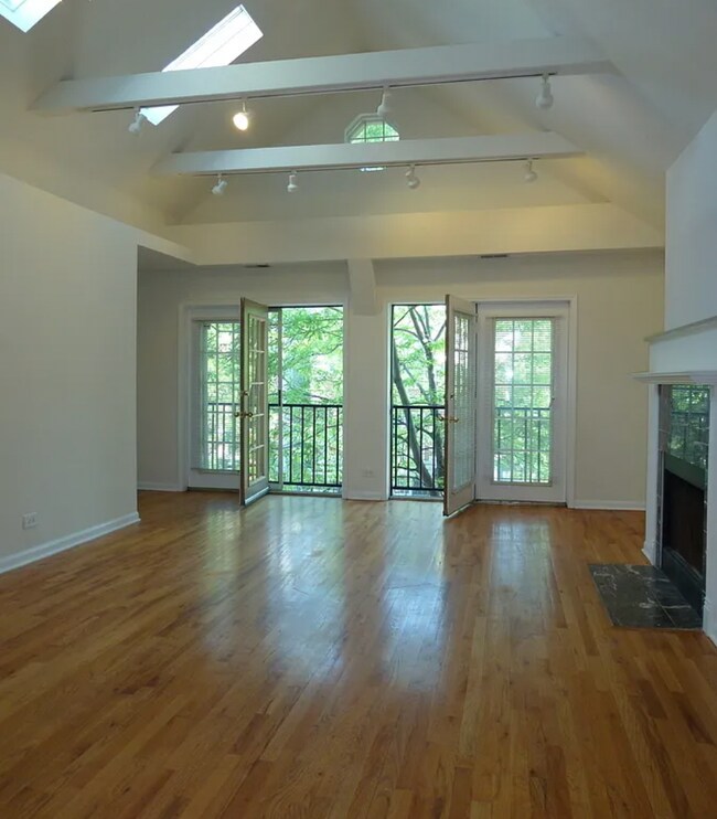 Building Photo - 1454 W Walton St