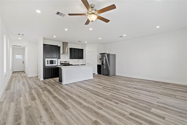 Building Photo - 2922 Crown Gate Dr