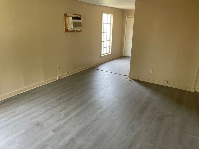 Building Photo - Remodeled 3 Bedroom Home