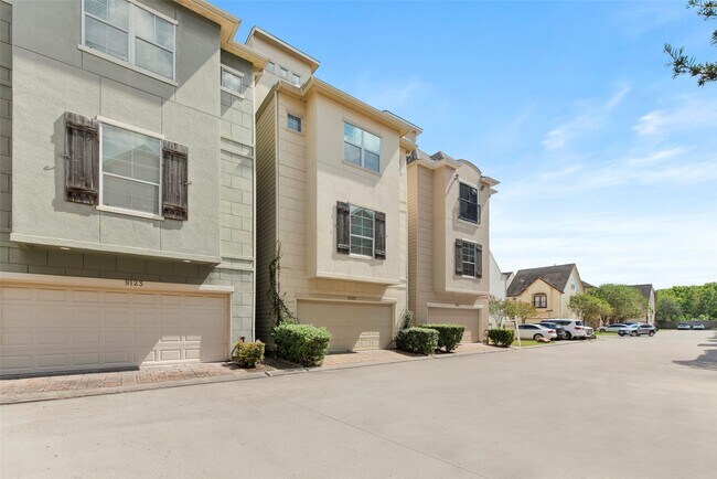 Foto del edificio - 9125 Harbor Hills Dr