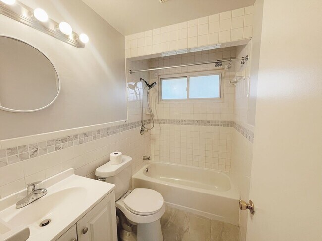 Foto del edificio - 28600 Oakwood St