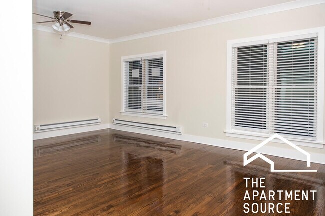 Building Photo - 730 W Roscoe St