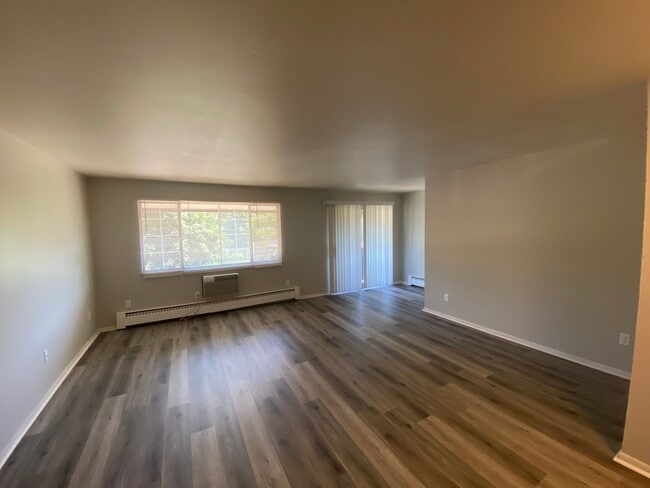 Building Photo - Oakwood Manor Apartments