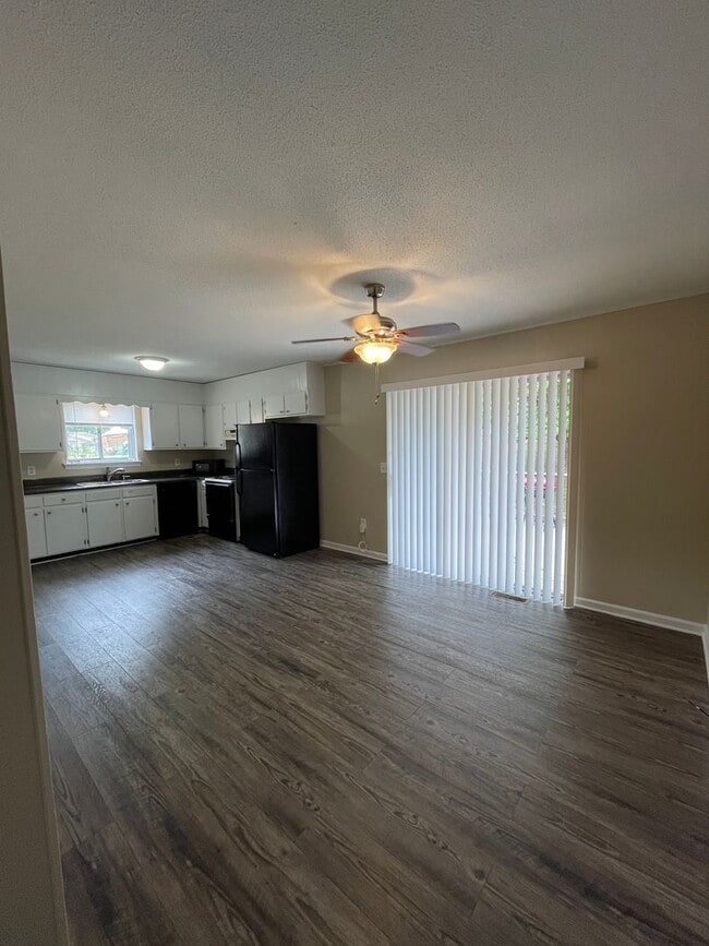 Building Photo - One Month Free please ask for details!!!!