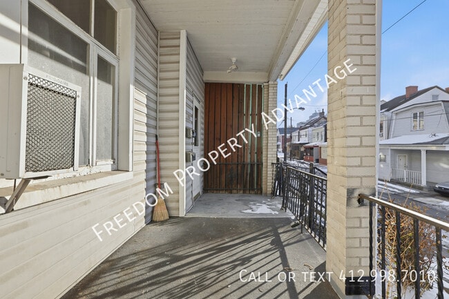 Building Photo - 703 Excelsior St