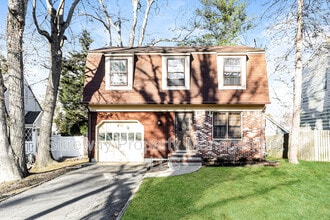 Building Photo - 513 Glenmere Ave