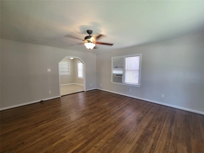 Building Photo - 6310 Amber Dr