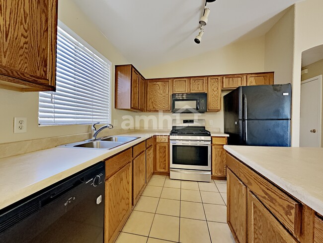 Building Photo - 4261 E Mesquite Desert Trl