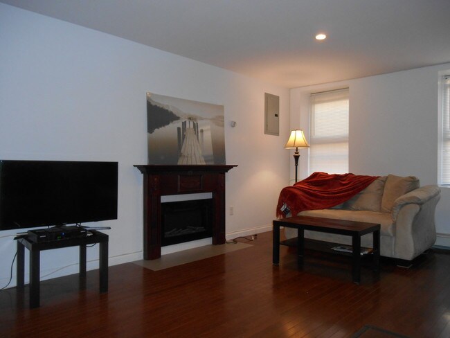 Building Photo - 342 Halsey St