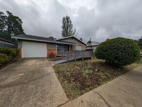Building Photo - 1357 Jeffries Ave