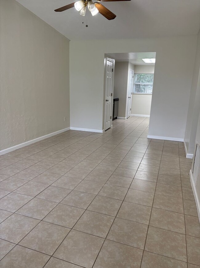 Building Photo - Renovated 3 bedroom house in the heart of ...
